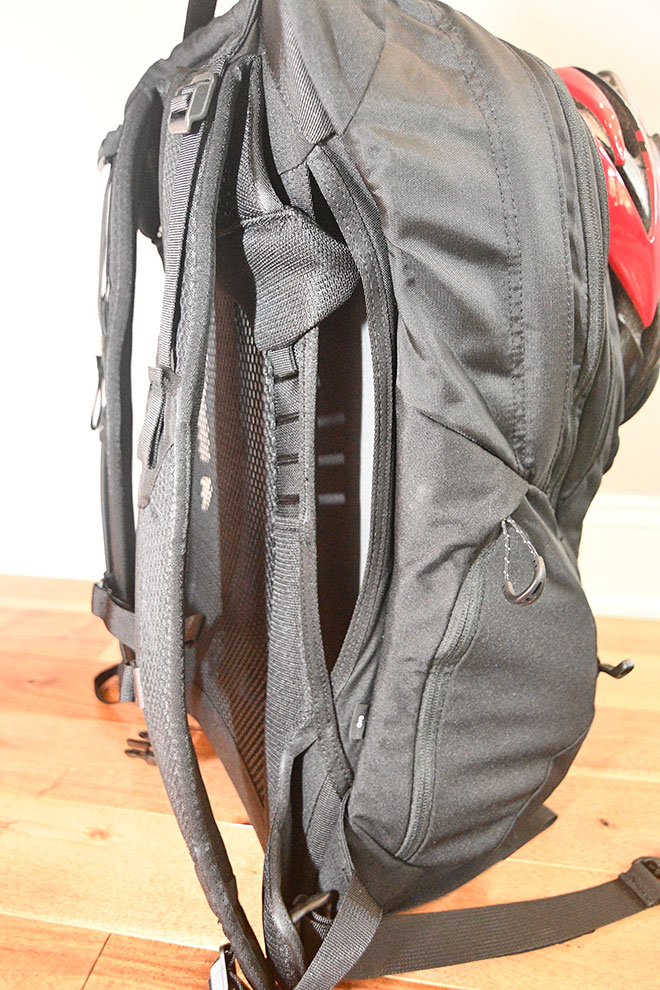 Osprey Radial 背包:侧面 Osprey Radial 背包:侧面