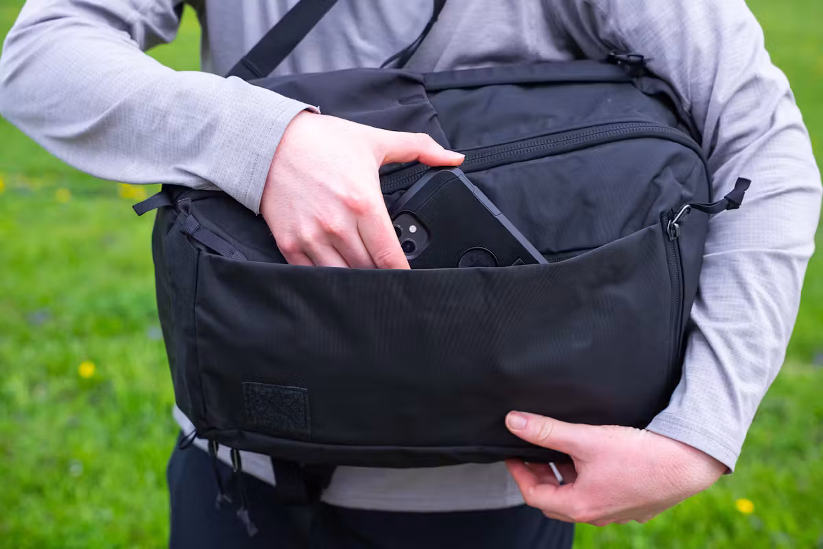 EVERGOODS CIVIC 20升旅行包 (CTB20) 口袋使用中