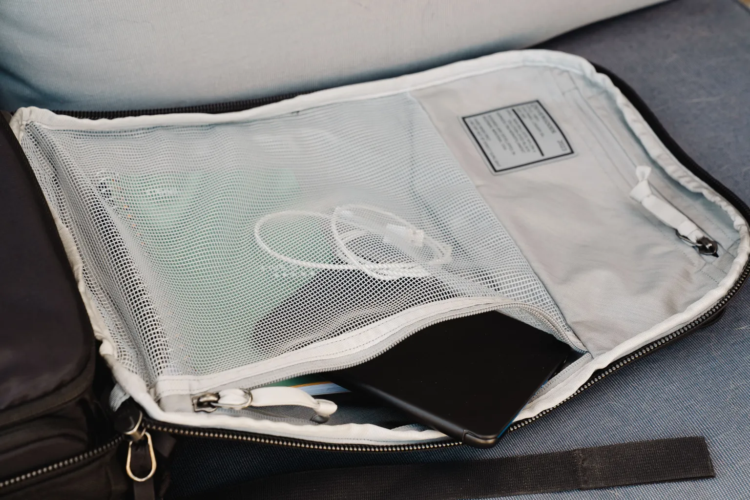 Evergoods Civic Panel Loader 24L 背包内部