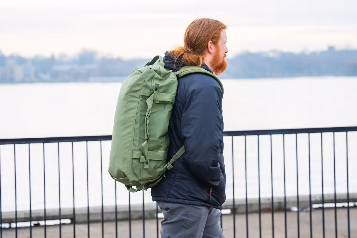 Thule Chasm 40升旅行包侧面轮廓 Thule Chasm 40升旅行包侧面轮廓