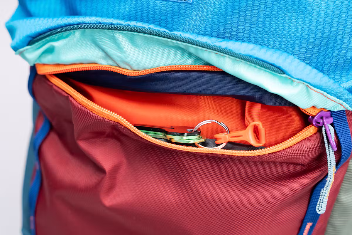 Cotopaxi Allpa 26L 背包钥匙扣
