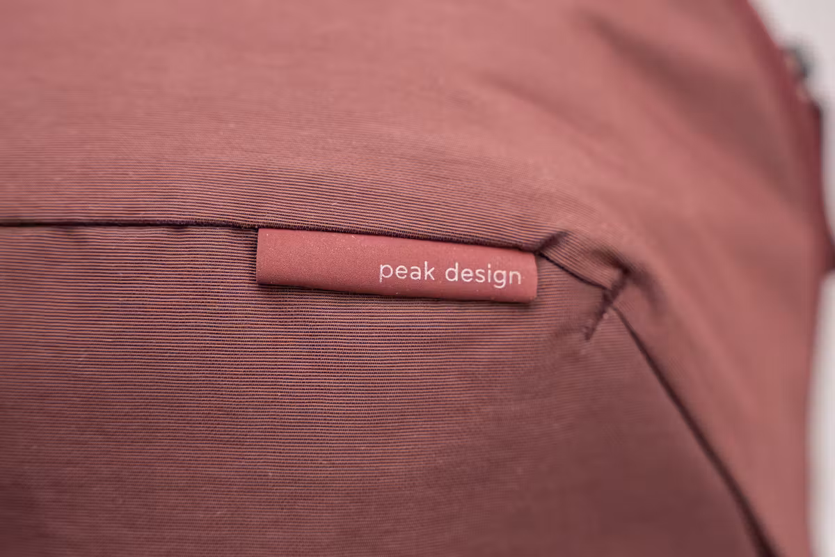Peak Design City 背包 15L 品牌标识 Peak Design City 背包 15L 品牌标识