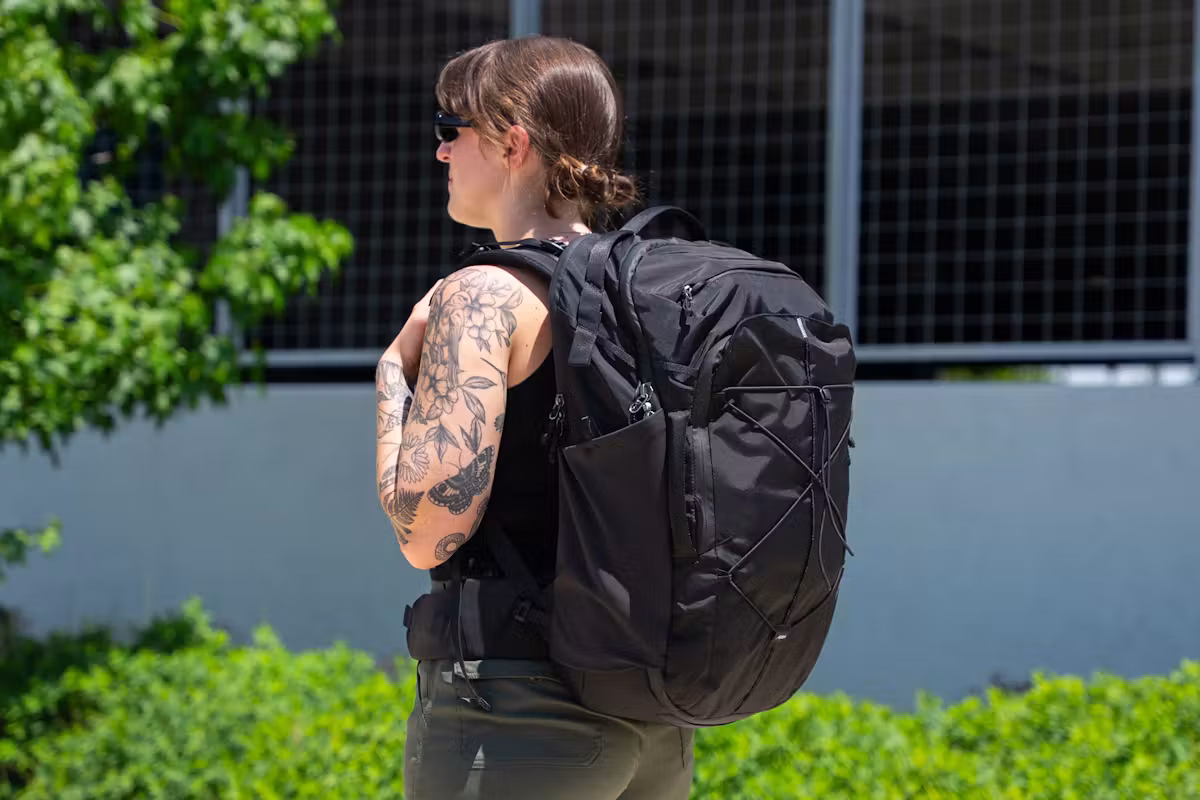 Matador 35L 全球旅行背包 侧面
