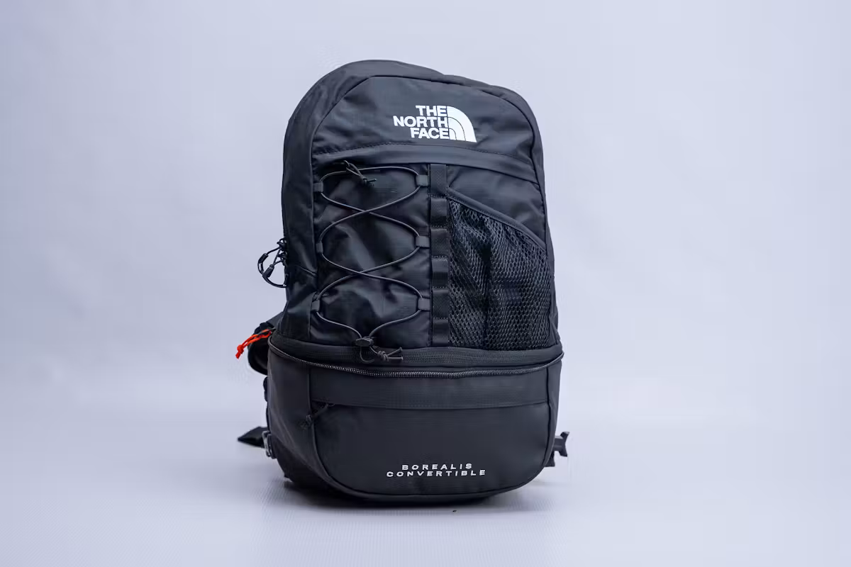 The North Face Borealis Convertible Backpack 在工作室 The North Face Borealis Convertible Backpack 在工作室