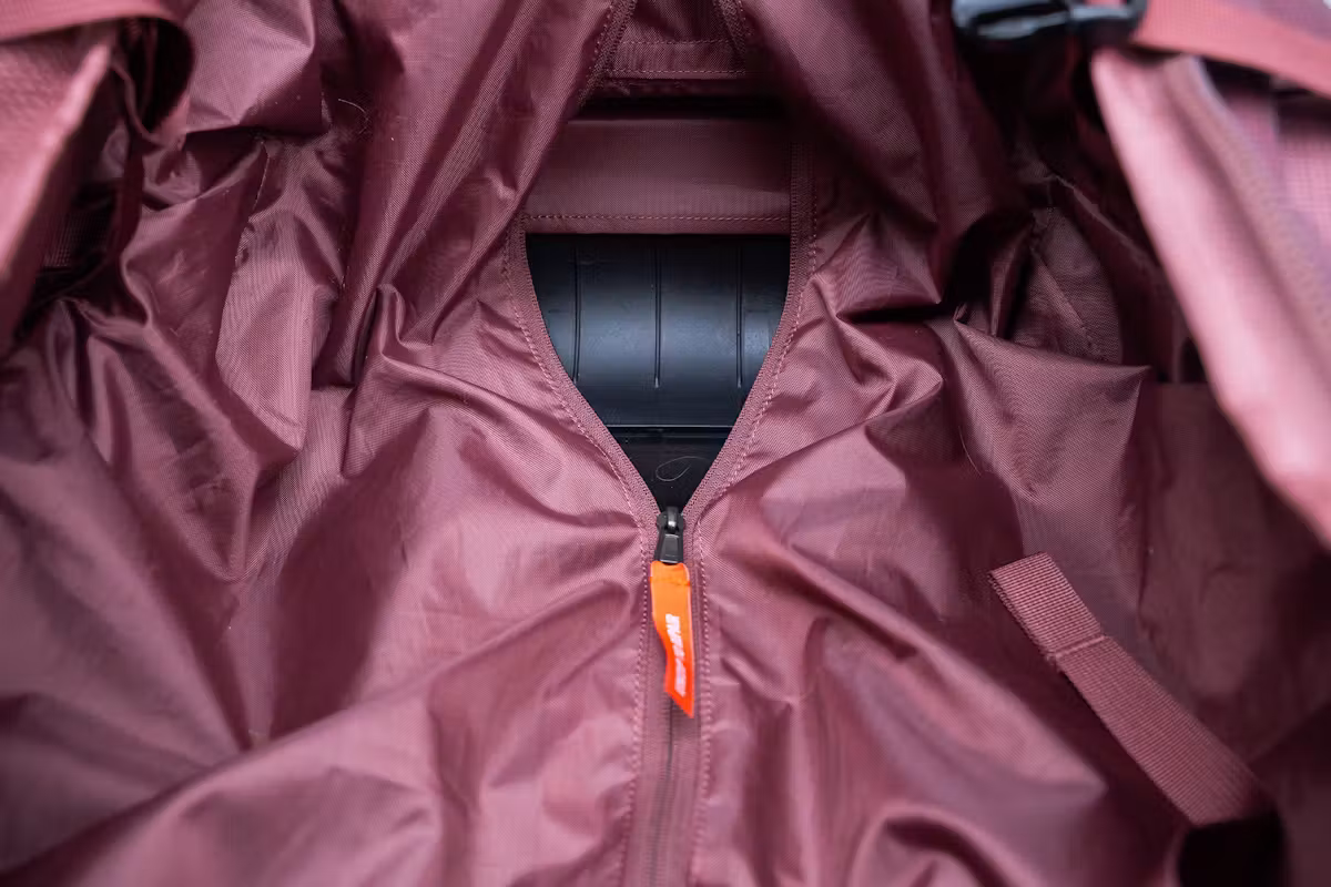 Patagonia Black Hole 带轮旅行包 40L 内拉链 Patagonia Black Hole 带轮旅行包 40L 内拉链