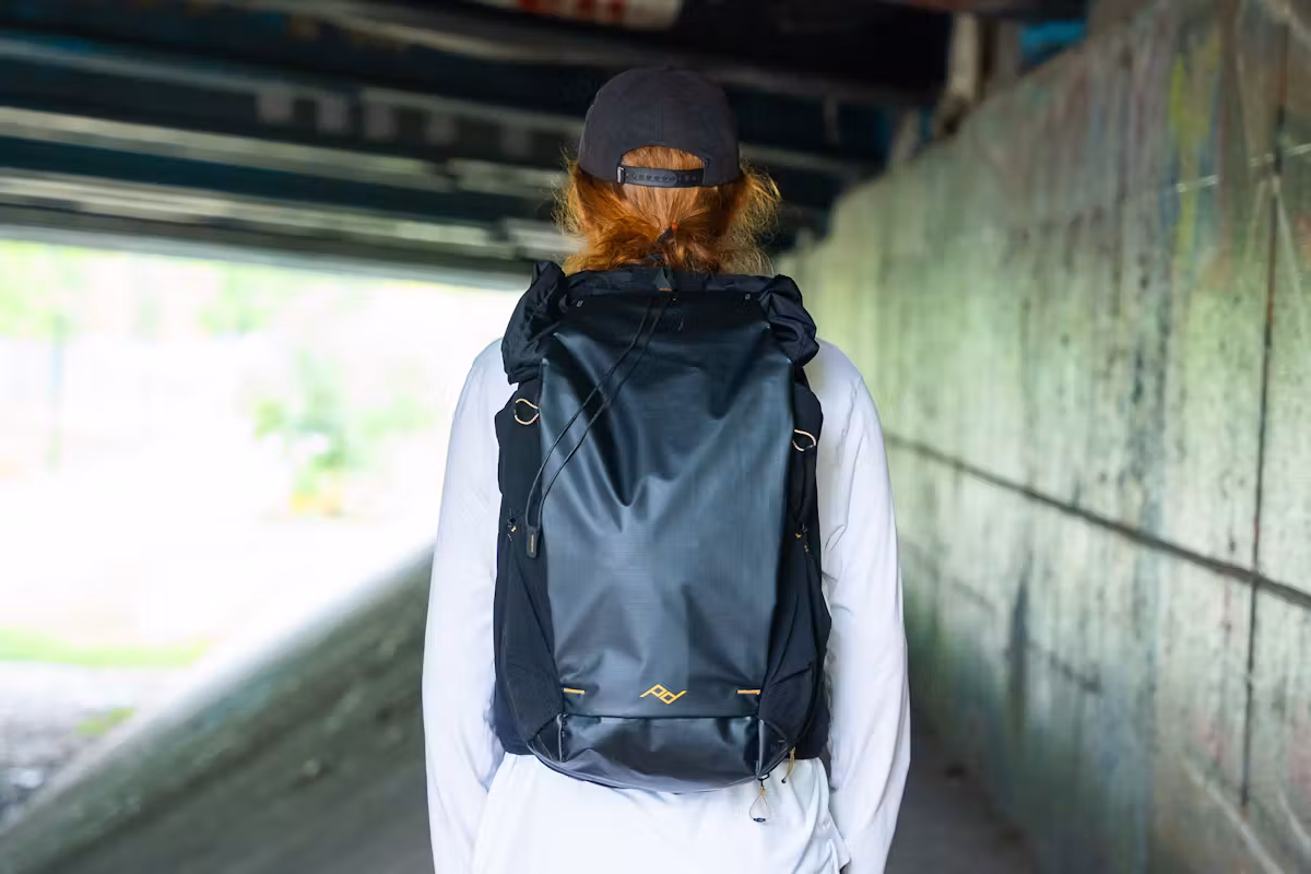 Peak Design 户外背包 45L 后视图 Peak Design 户外背包 45L 后视图