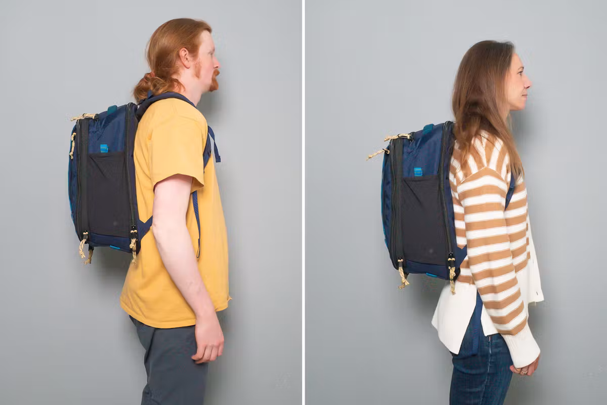 Topo Designs 全球旅行背包双人并排比较 Topo Designs 全球旅行背包双人并排比较