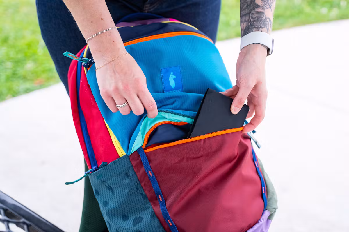Cotopaxi Allpa 26L 背包使用中