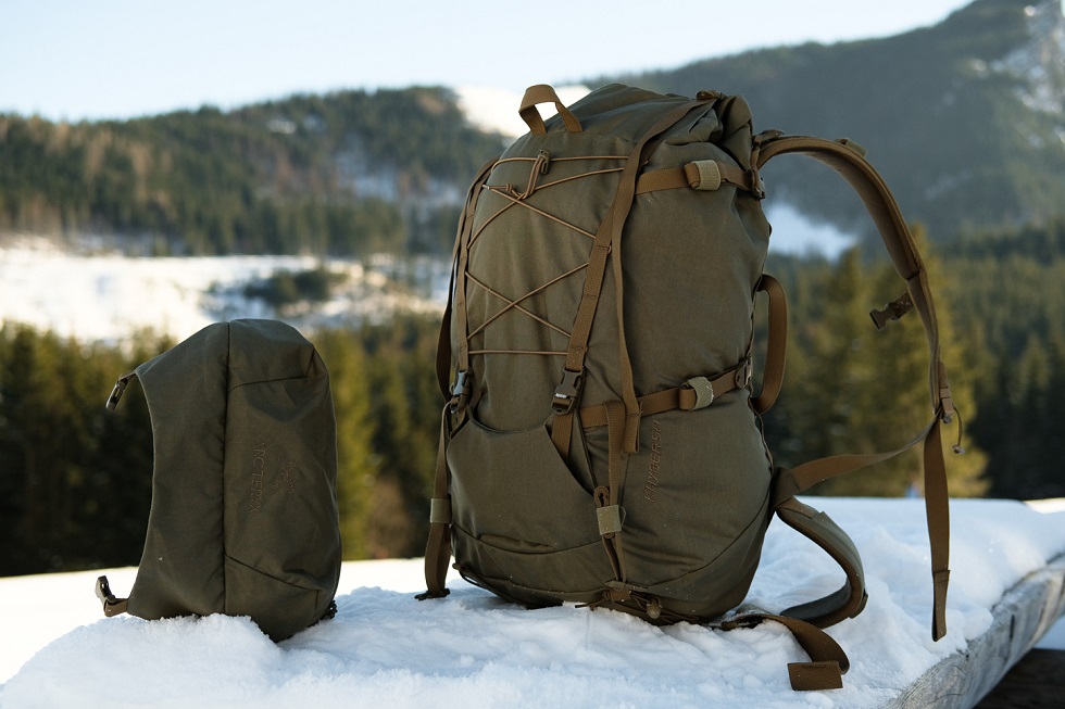 Arc'teryx LEAF Khyber 50 巡逻包:顶盖 Arc'teryx LEAF Khyber 50 巡逻包:顶盖