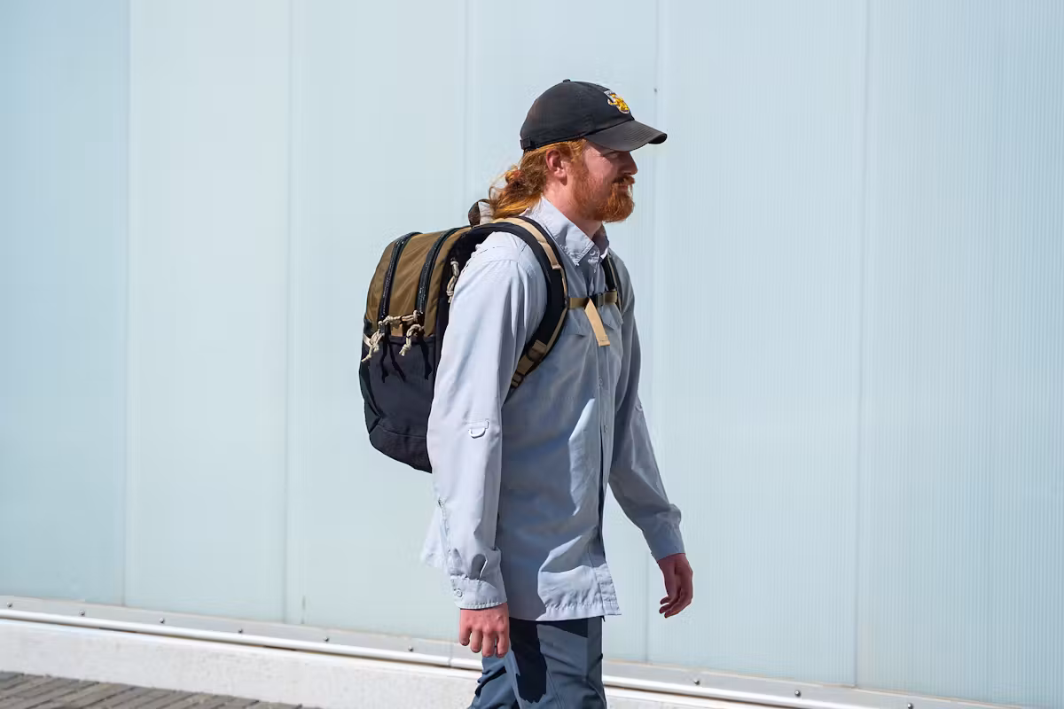 Topo Designs 通勤背包侧面