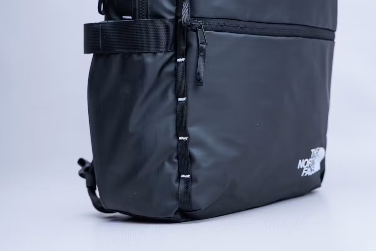 The North Face Base Camp Voyager 日用背包(26升)外挂点 The North Face Base Camp Voyager 日用背包(26升)外挂点