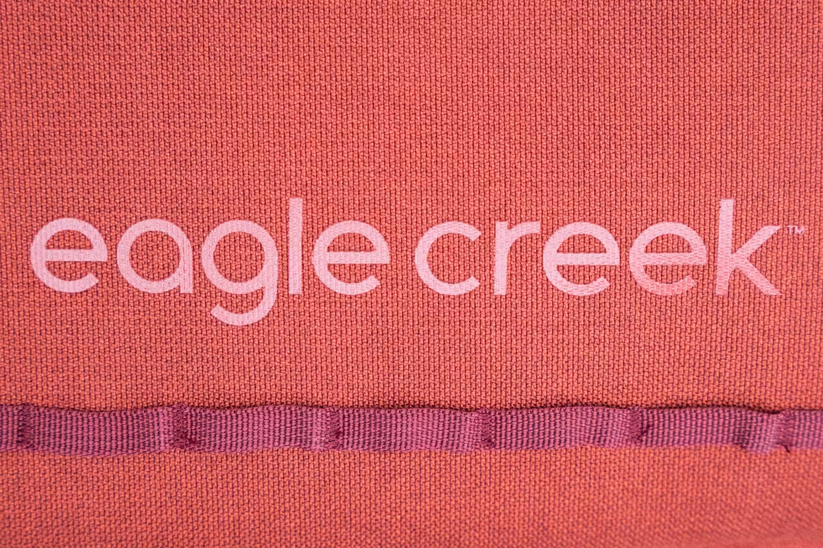 Eagle Creek Gear Warrior XE 四轮登机箱品牌标识 Eagle Creek Gear Warrior XE 四轮登机箱品牌标识