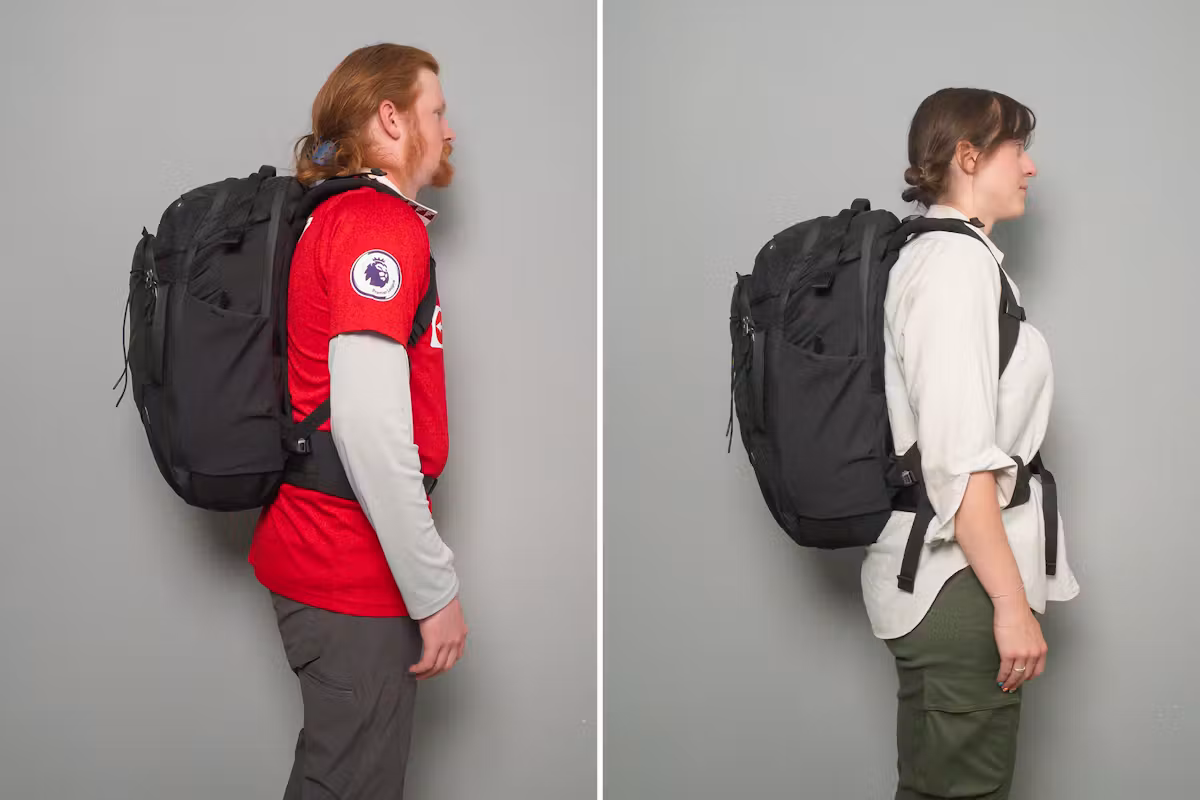 Matador 35L 全球旅行背包 双人并排比较