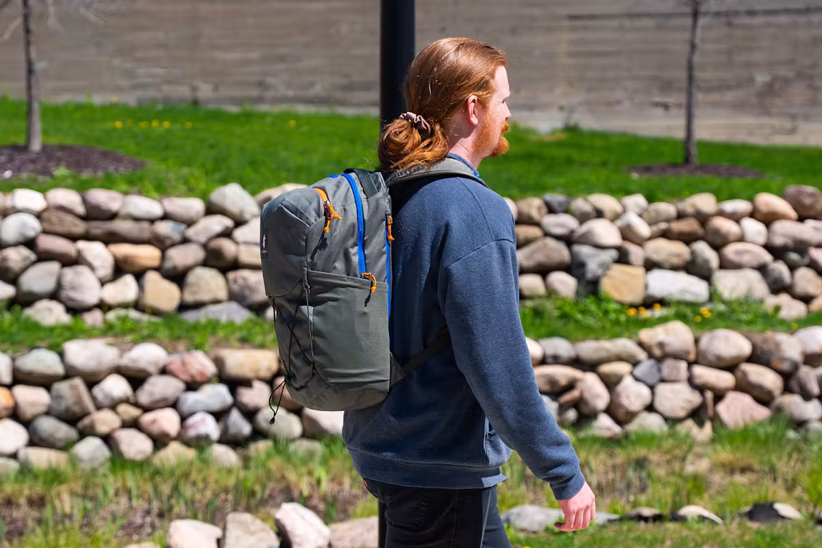 Cotopaxi Abierto 26L 背包侧面轮廓 Cotopaxi Abierto 26L 背包侧面轮廓