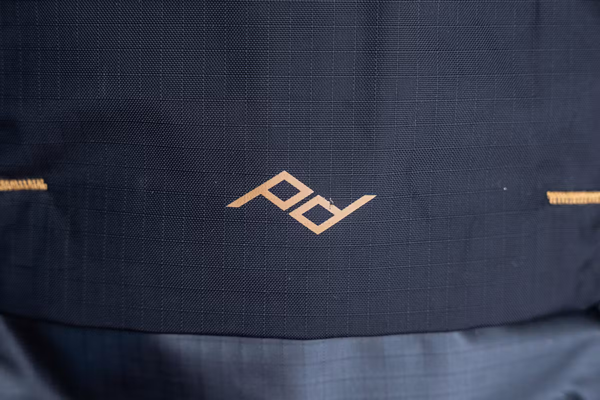 Peak Design 户外背包拉链 18L 标志 Peak Design 户外背包拉链 18L 标志
