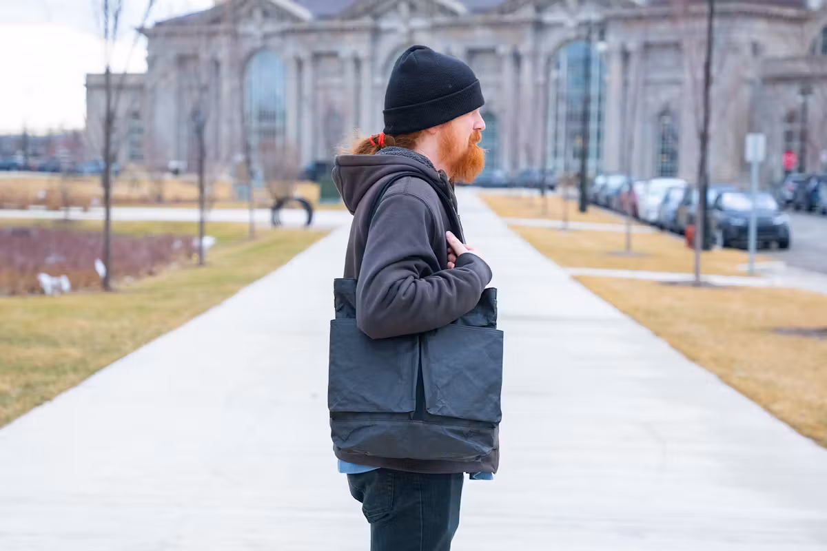 Aer Simple Tote 侧面轮廓 Aer Simple Tote 侧面轮廓