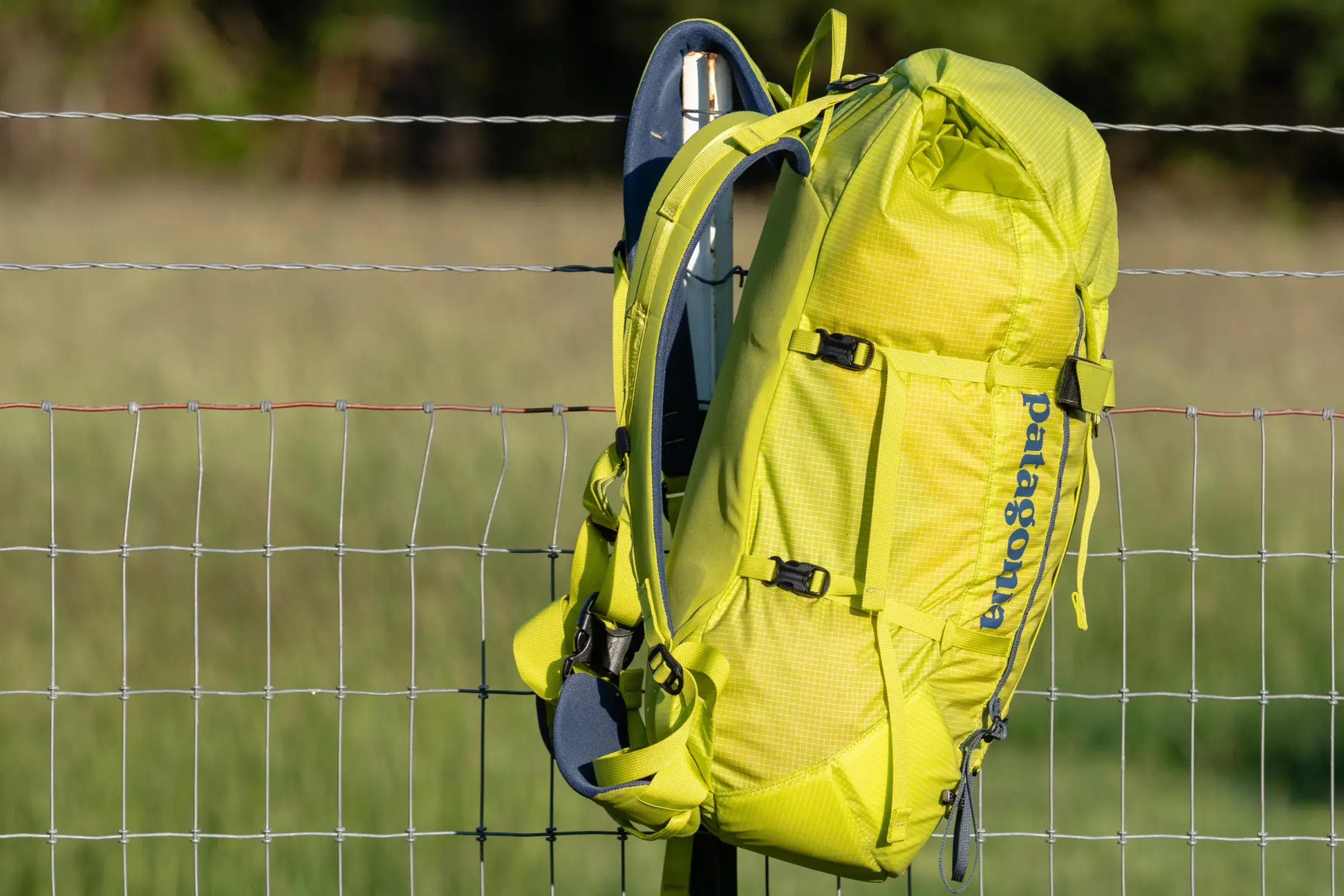 Patagonia Ascensionist 登山包侧面
