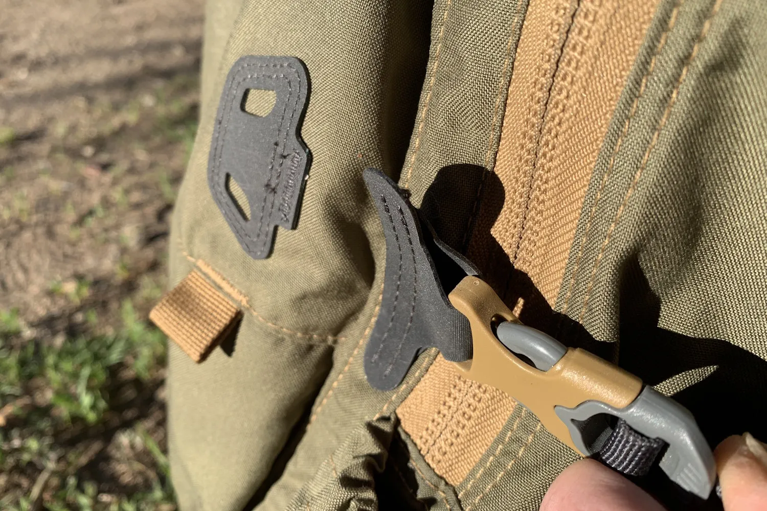 KUIU Pro LT 背包肩带