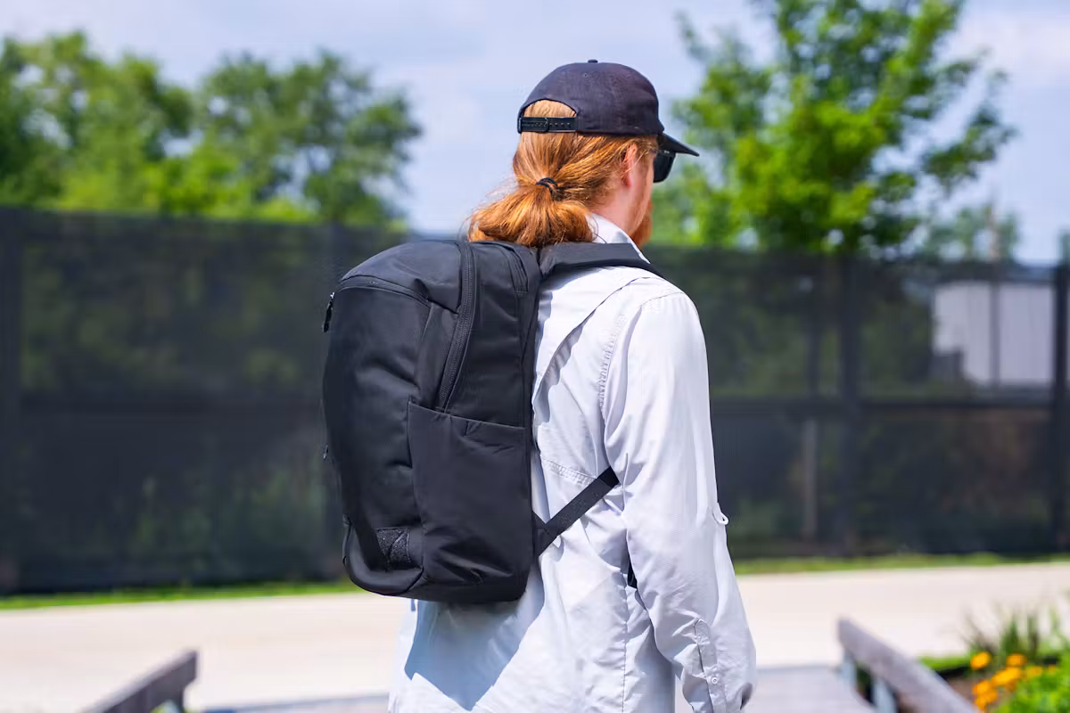 EVERGOODS CIVIC 半拉链 22L (V3) 侧面轮廓 EVERGOODS CIVIC 半拉链 22L (V3) 侧面轮廓
