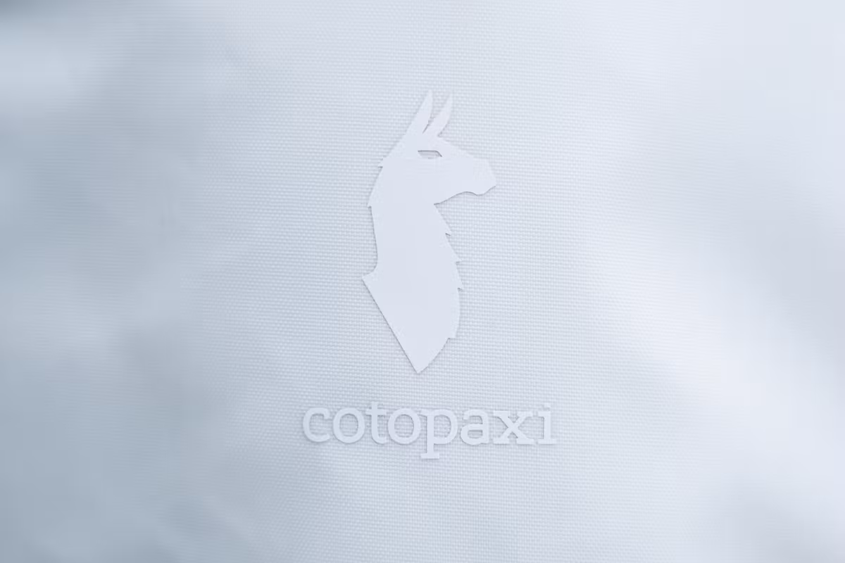 Cotopaxi Allpa 18L 背包徽标