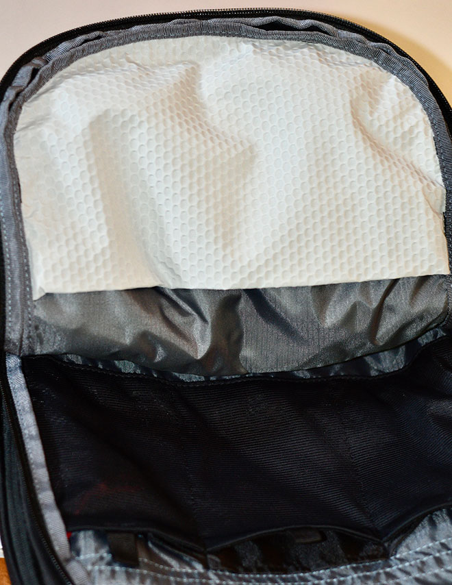 Osprey Radial 背包:眼镜口袋 Osprey Radial 背包:眼镜口袋