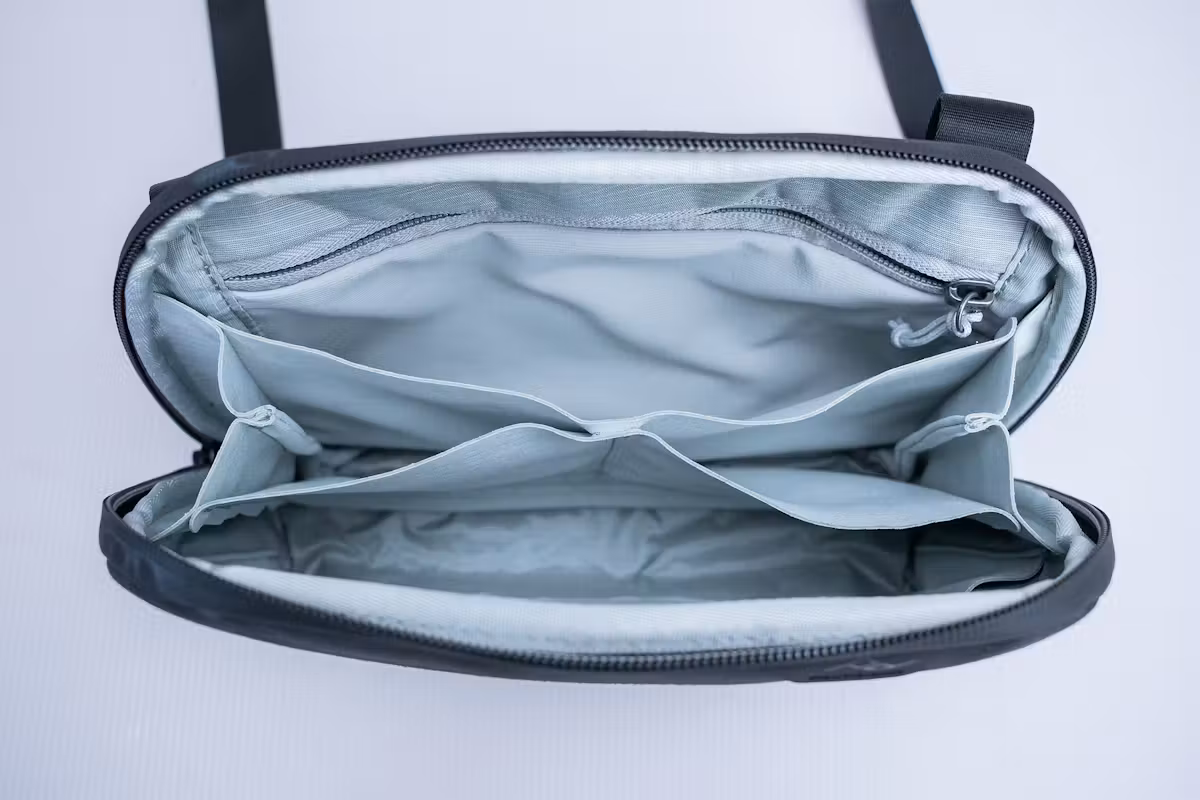 Peak Design 旅行斜挎包 3L 空置状态 Peak Design 旅行斜挎包 3L 空置状态