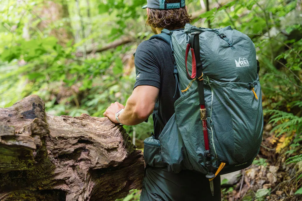 REI Co-op Flash Air 50 背包:登山杖 REI Co-op Flash Air 50 背包:登山杖