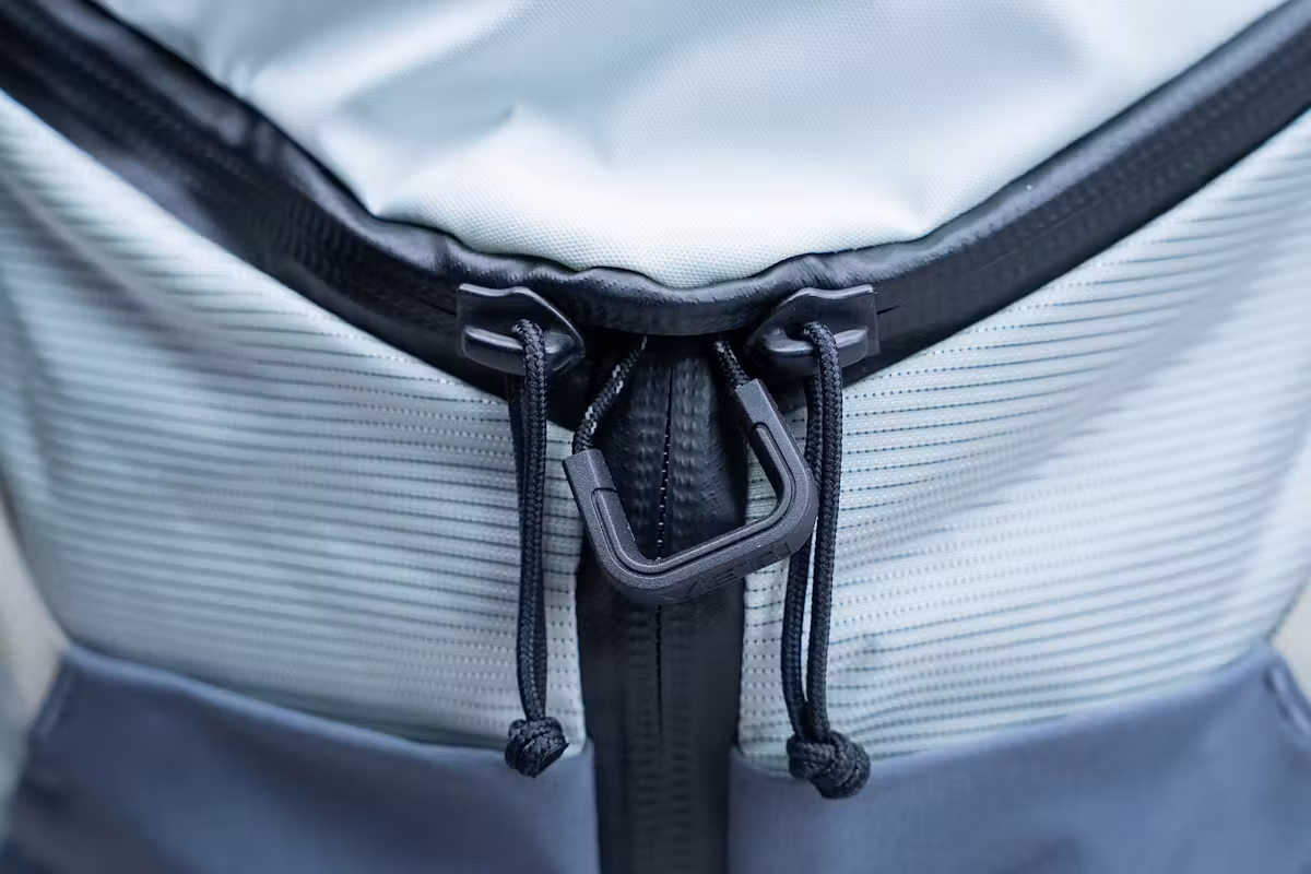 YETI Skala 40L 背包 T 型拉链