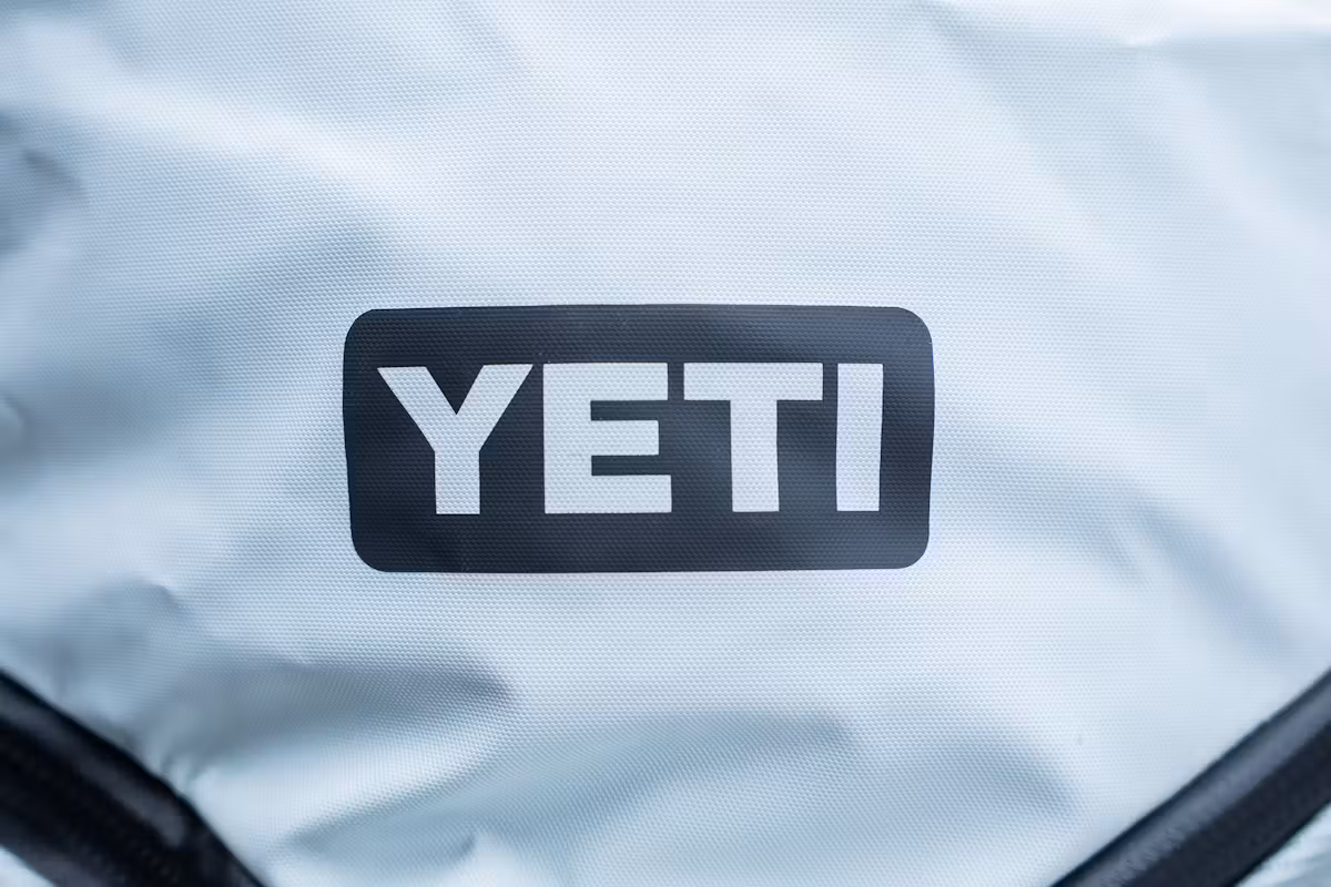 YETI Skala 40L 背包品牌标识