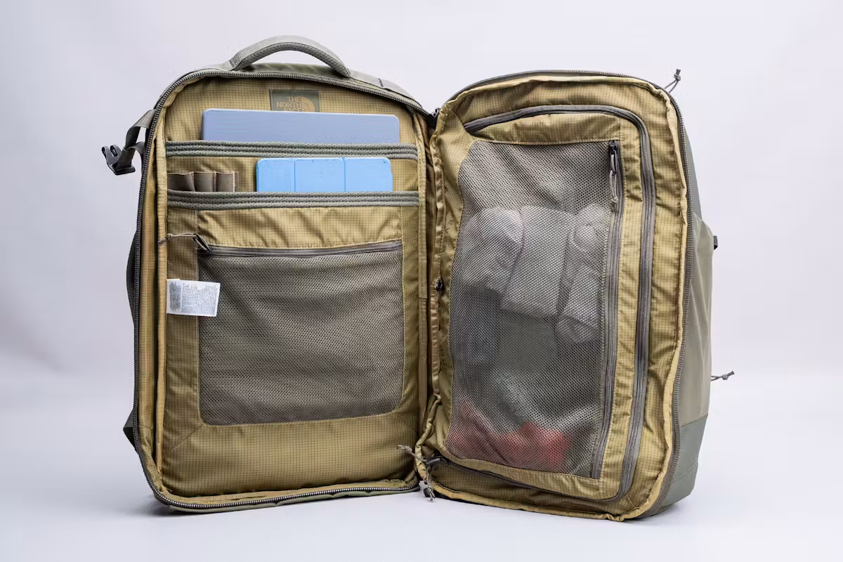 The North Face Base Camp Voyager Pro 旅行包主仓