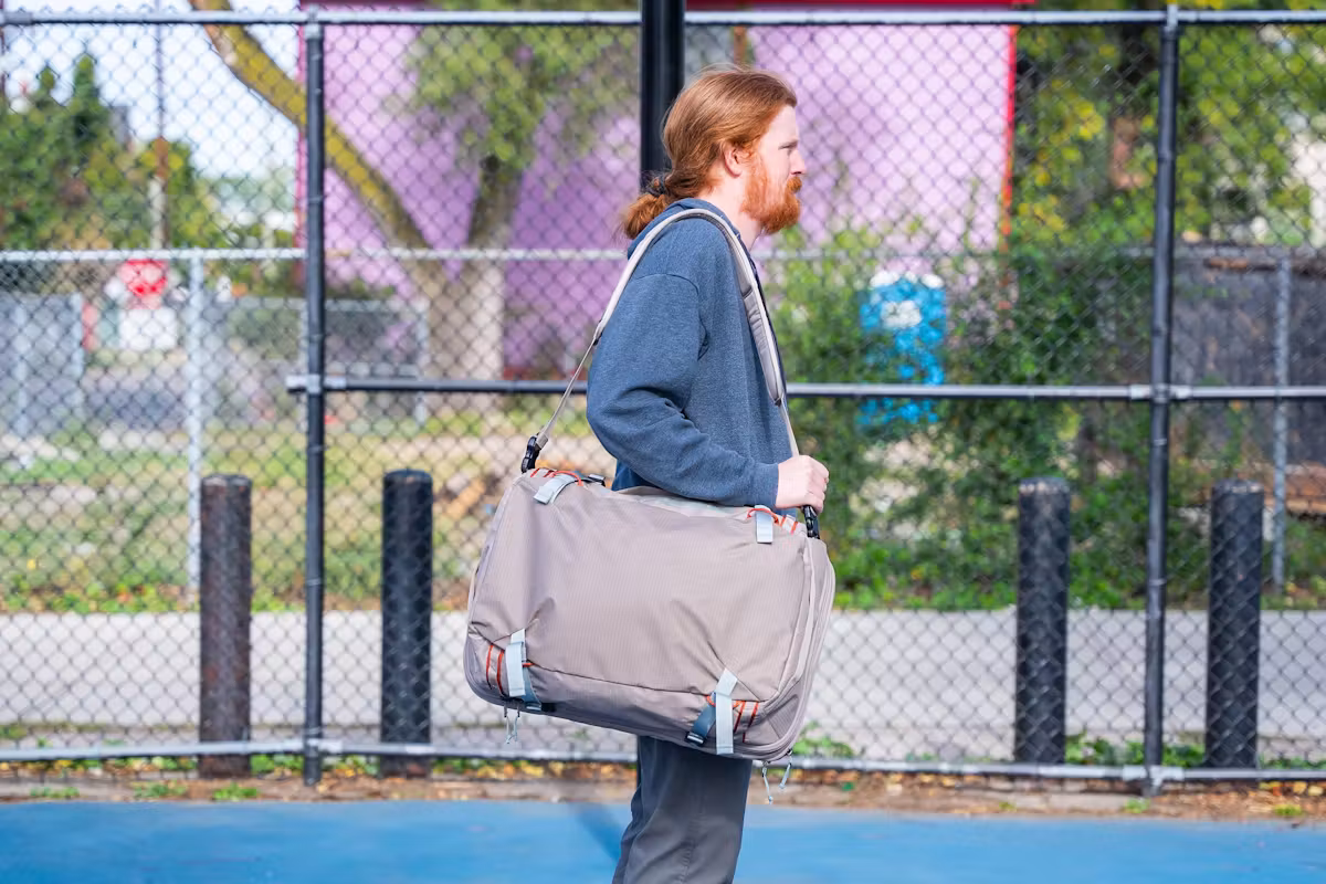 Patagonia Black Hole MLC 45L 单肩/斜挎模式 Patagonia Black Hole MLC 45L 单肩/斜挎模式