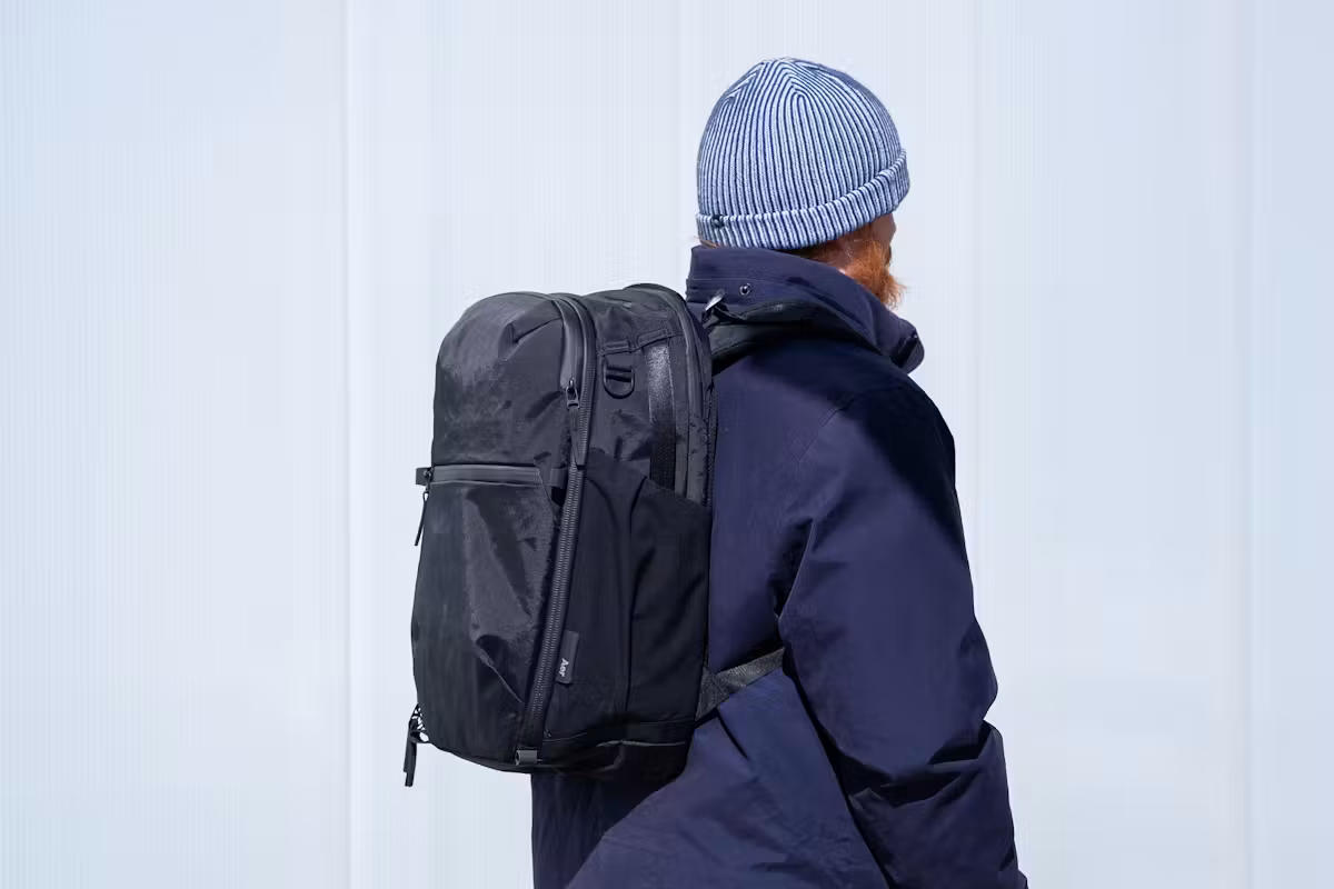 Aer 旅行背包 4 28L 侧面轮廓
