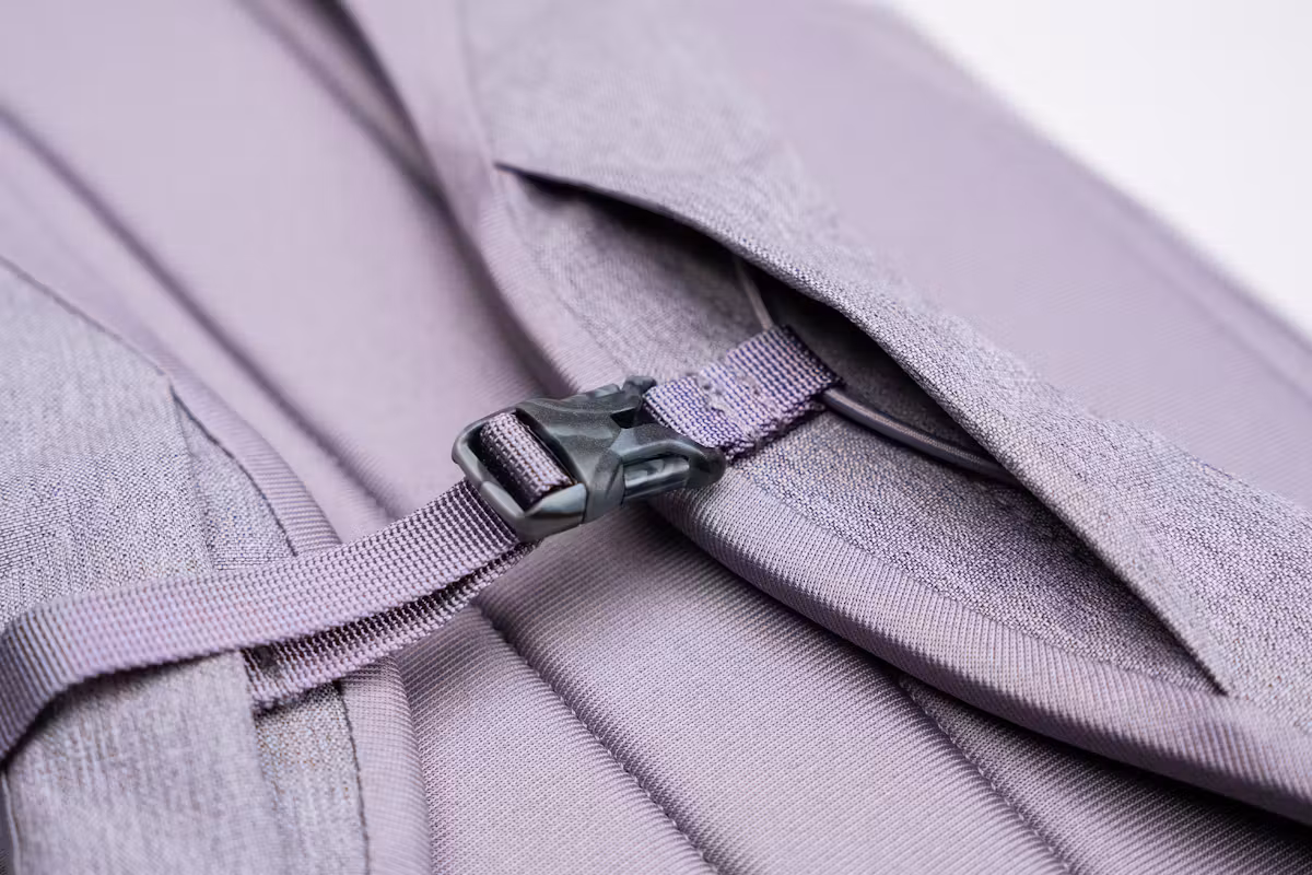 The North Face Isabella 背包 3.0 胸带