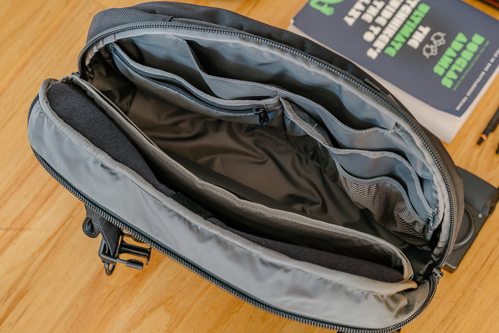 Aer Travel Sling 2 斜挎包:空置状态 Aer Travel Sling 2 斜挎包:空置状态