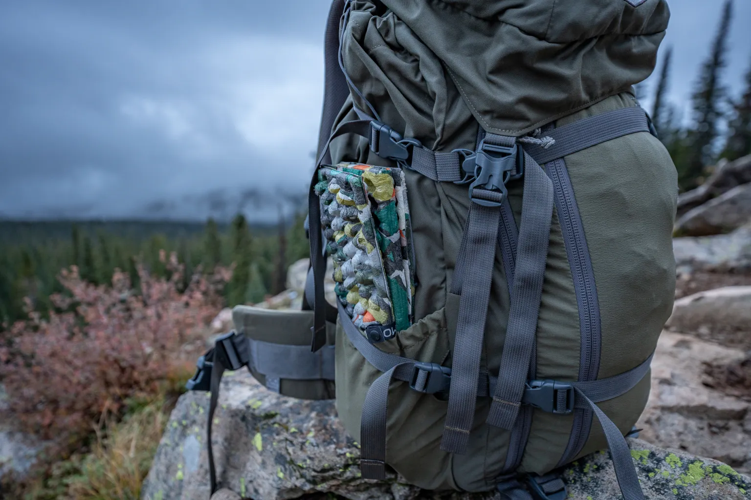 Exo Mountain Gear K3 4800 侧面口袋和压缩带