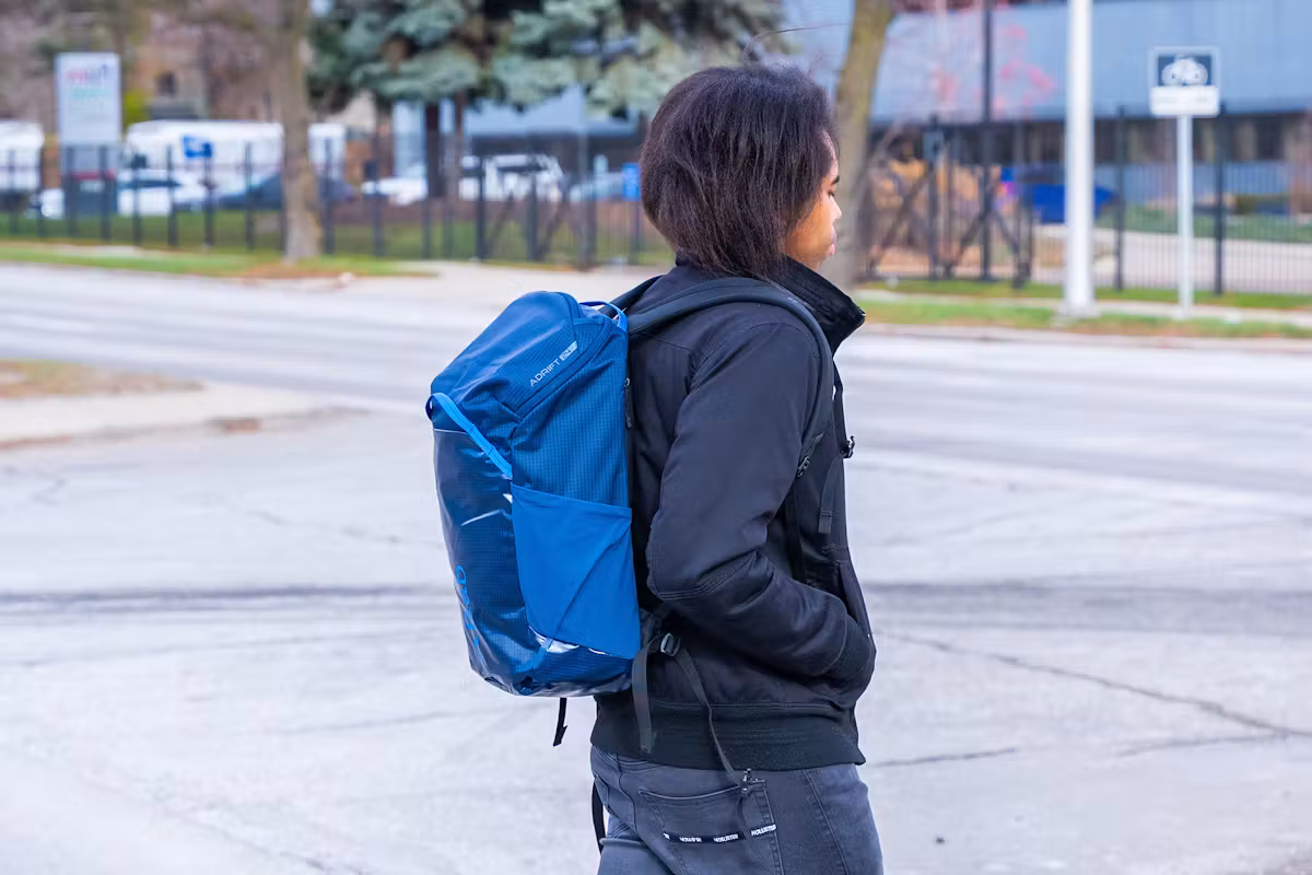 Rab Adrift 24L 侧面轮廓 Rab Adrift 24L 侧面轮廓