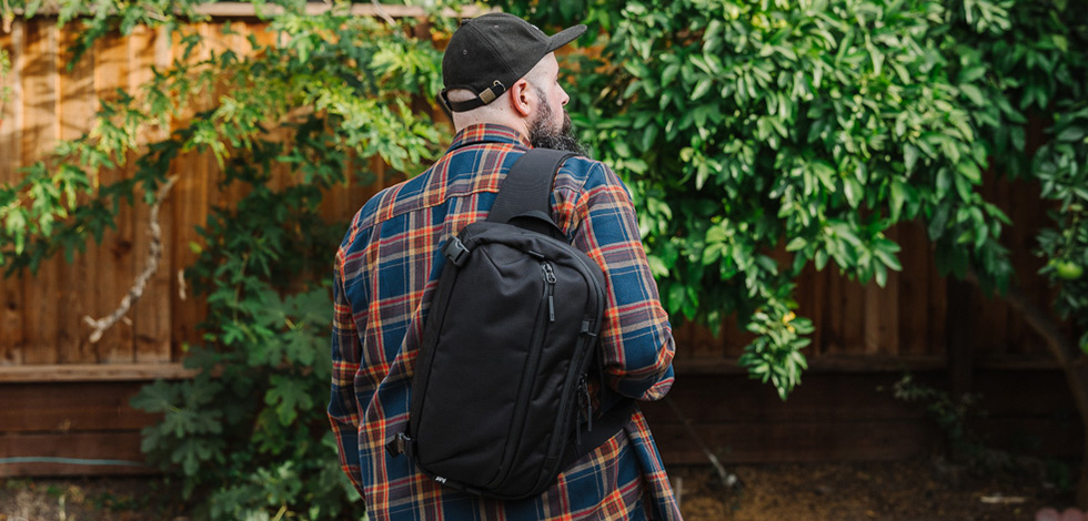 Aer Travel Sling 2 斜挎包:后视图 Aer Travel Sling 2 斜挎包:后视图
