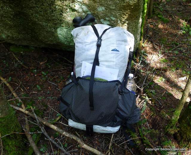 Hyperlite Mountain Gear 2400 西南背包有一个带防水顶盖的大主隔层和结实的外部口袋,更加耐用。 Hyperlite Mountain Gear 2400 西南背包有一个带防水顶盖的大主隔层和结实的外部口袋,更加耐用。