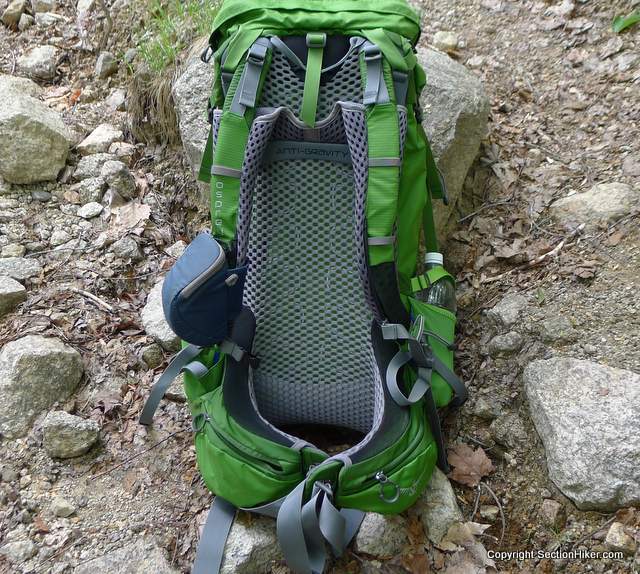 Osprey Packs Atmos AG 50 背包采用全新的透气可调节悬挂系统,可环绕您的躯干和臀部,提供卓越的贴合度。 Osprey Packs Atmos AG 50 背包采用全新的透气可调节悬挂系统,可环绕您的躯干和臀部,提供卓越的贴合度。