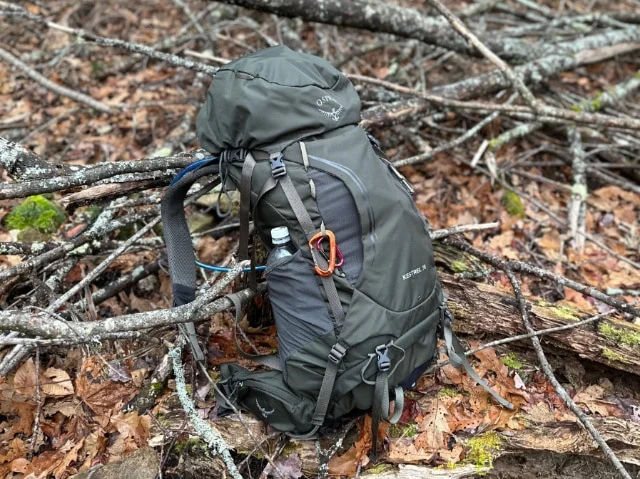 Kestrel 38 拥有大量的口袋和附件点。 Kestrel 38 拥有大量的口袋和附件点。