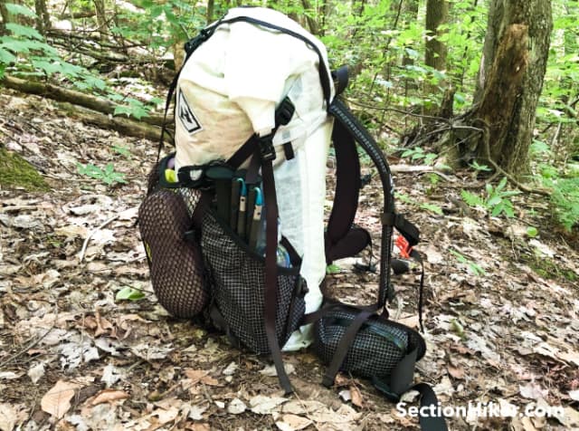 侧袋和腰带袋采用 Dyneema Hardline 材料制成(这是一种尼龙面料,用 Dyneema 线加固)。 侧袋和腰带袋采用 Dyneema Hardline 材料制成(这是一种尼龙面料,用 Dyneema 线加固)。